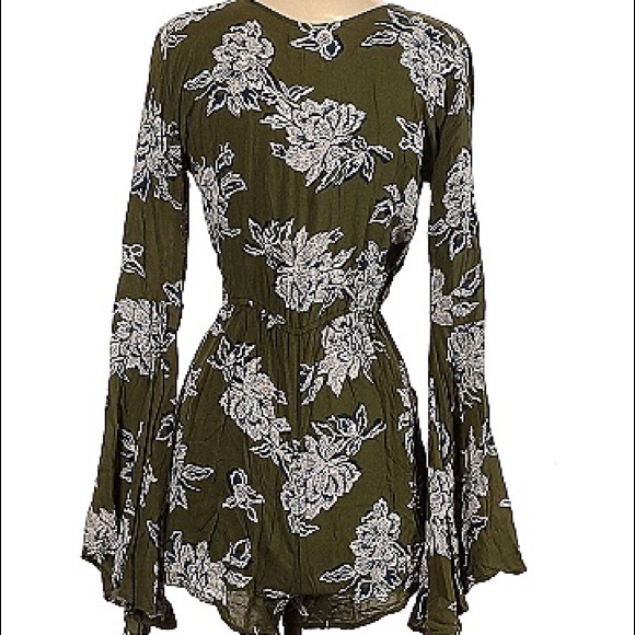 Abercrombie and Fitch green print romper size M - Picture 2 of 6